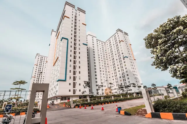 OYO 129 Bassura City Apartment