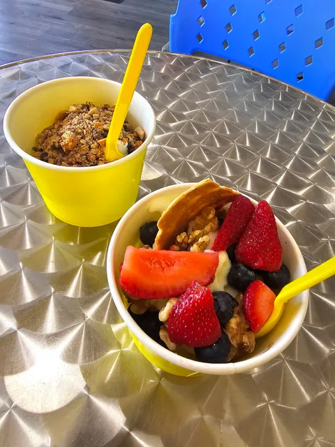 Annie's Frozen Yogurt