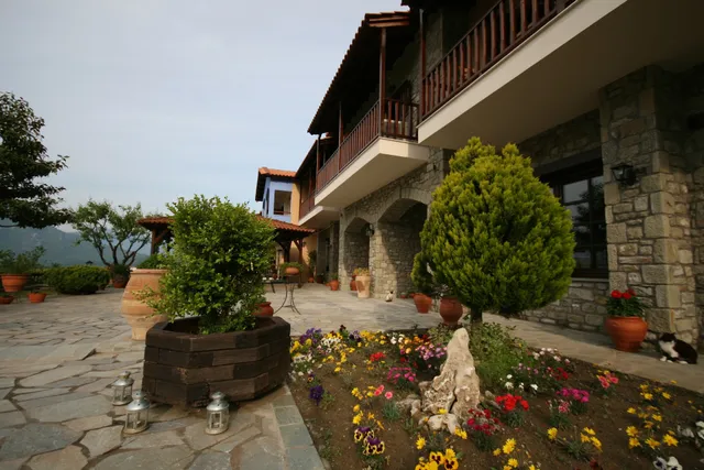 Hotel Doupiani House