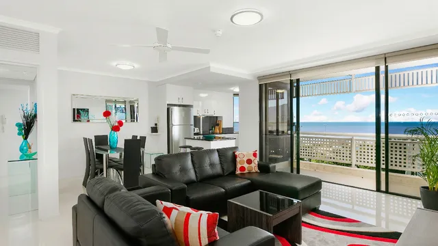 Cairns Luxury Seafront Apartment