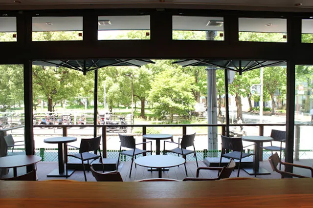 ３３ ＣＡＦÉ ＧＲＥＥＮ