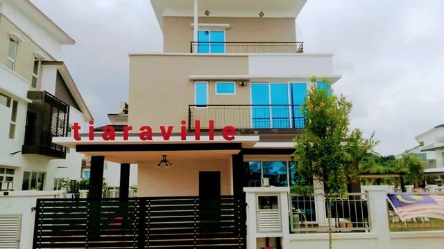 Tiaraville Palace House