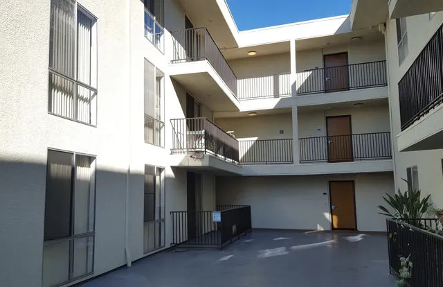 Venice-Barry Apartments