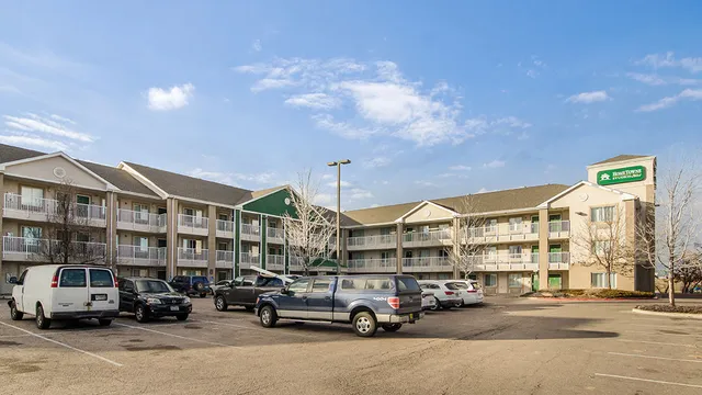 HomeTowne Studios Denver - Airport/ Aurora