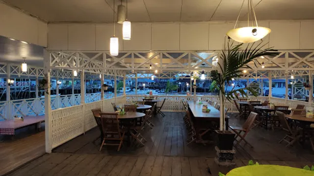 Rumah Makan Anjungan Indah