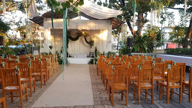 ร้านจานเปล ละเบ๋อ Jaanplae Labur Resturant. โดย จันทร์เจ้าของ