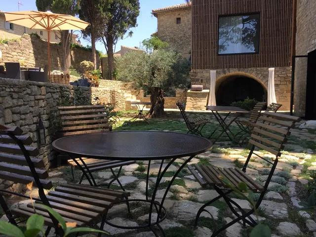 Tour Sarrazine de Montaren