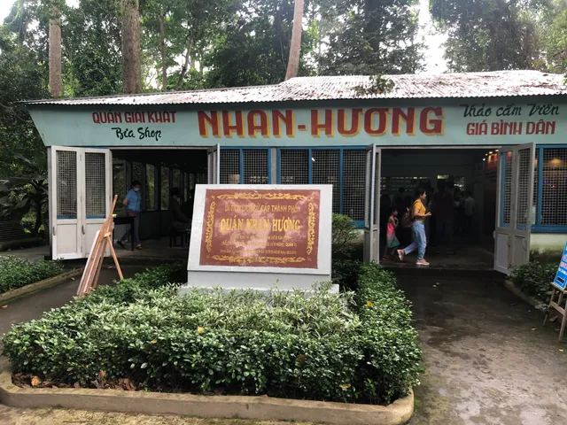Di Tích Lịch Sử Quán Nhan Hương - Thảo Cầm Viên
