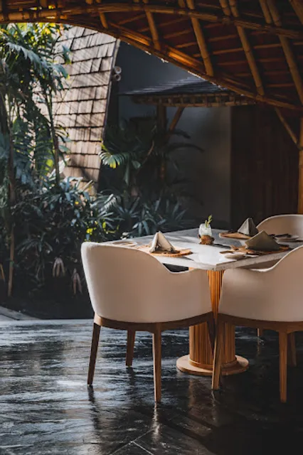 Maniq Restaurant | 12+