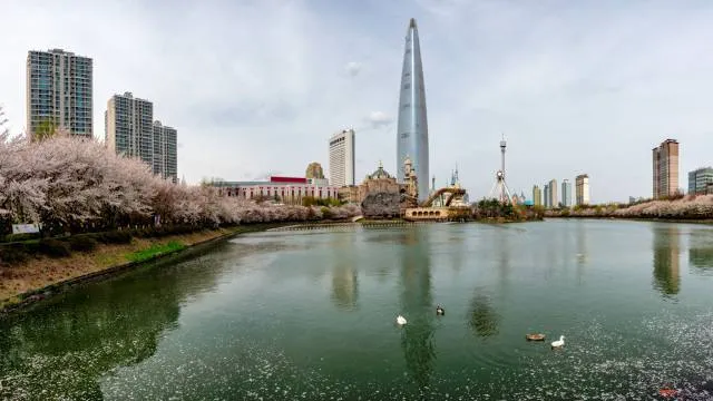 Seokchon East Lake
