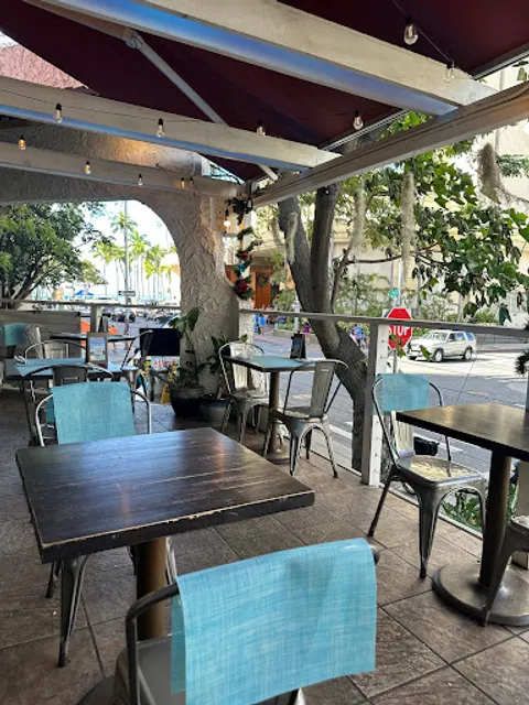 Leahi Bar & Grill