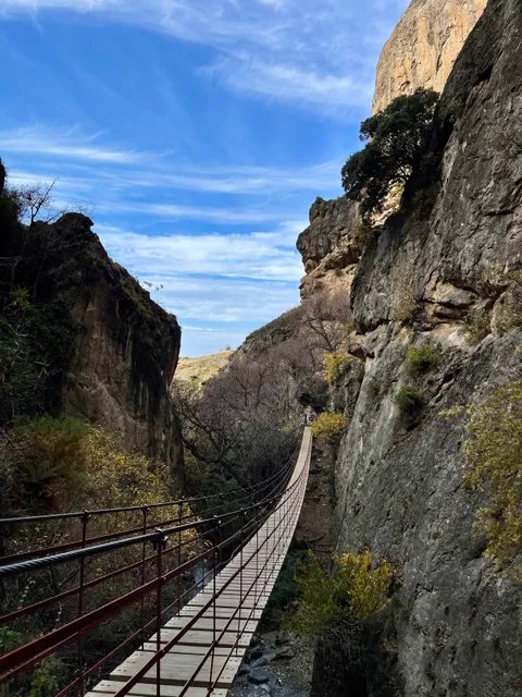 Puente Colgante de los Cahorros