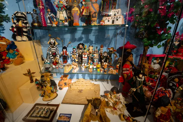 Susan Quinlan Doll & Teddy Bear Museum & Library