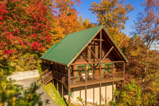 “Highland Ridge Cabin” Log Cabin Rental