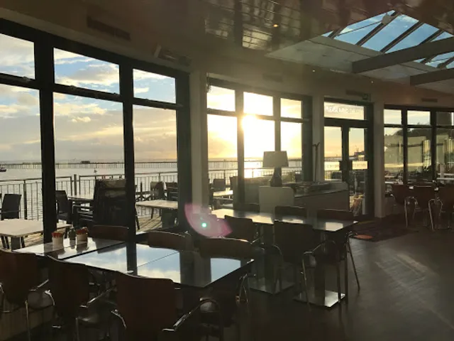 Beaches Cafe Bar Bistro