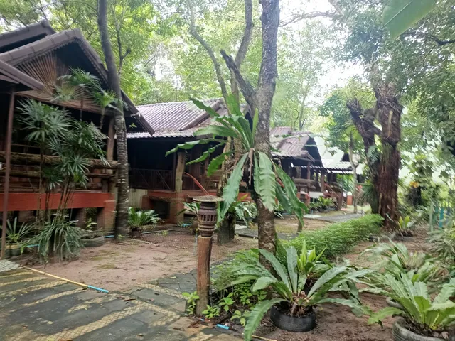 ศักดิ์สายธาร รีสอร์ทระยอง Sak Saitarn Resort