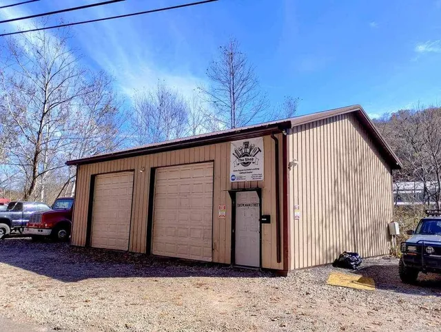 The Shop in Braxton LLC