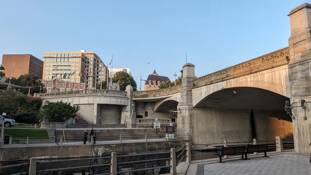 Plaza Bridge