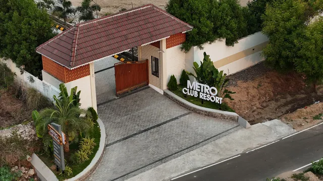 Metro Club Resort