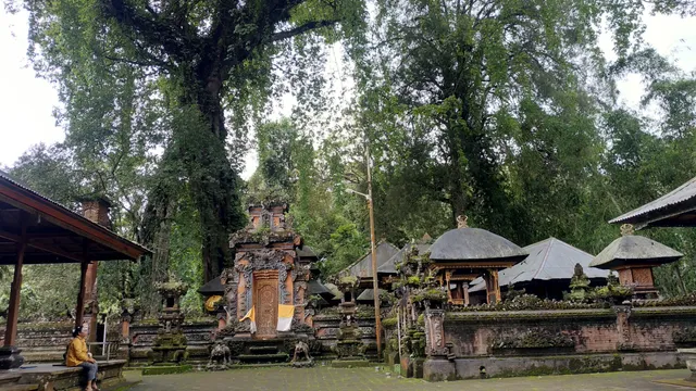 Pura Pucak Sangkur