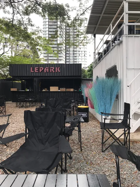 Lepark Thai Street Food & Restaurant