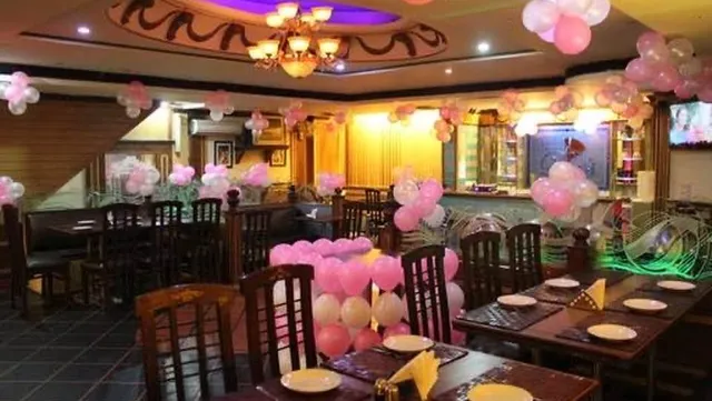 Dev's Restaurant & Bar