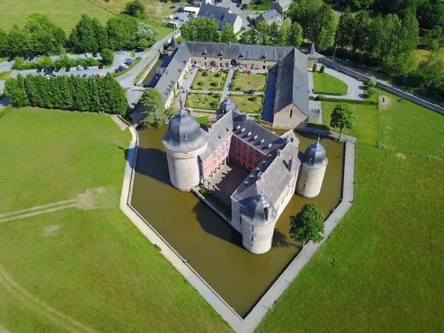 Château de Lavaux-Sainte-Anne