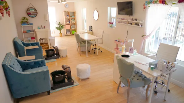 Mango & Flower Nail Studio