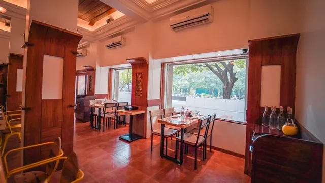 HER HIGHNESS RESTAURANT & COCKTAIL BAR