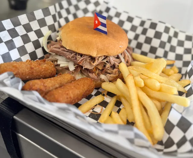 Puris’ Cuban Kitchen (Food Truck)