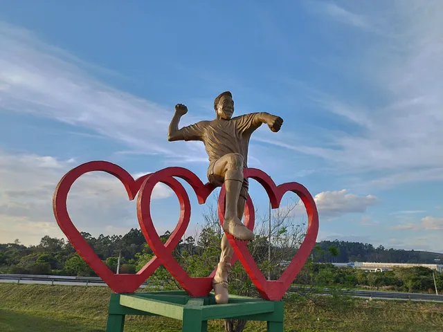 Statue of Pele