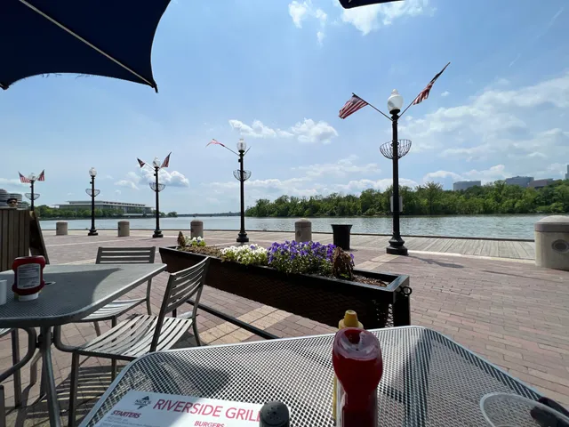 Nick's Riverside Grill