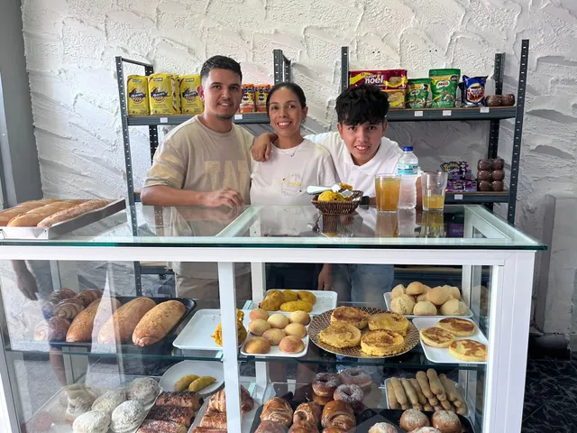 Panaderia, Cafetería y Pastelería Colombiana Encanto