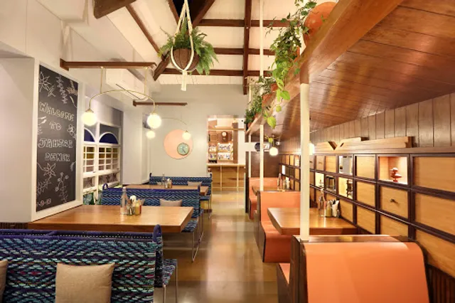 Jamjar Diner, Bandra