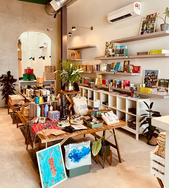 Kommune Lebuh Victoria | Conscious lifestyle & plant-based dining