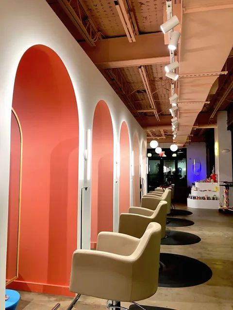 Beauty School - A Salon