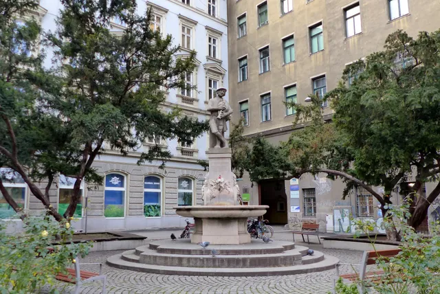 Lieber-Augustin-Statue