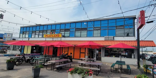 Lee's Seafood at Joe's Playland