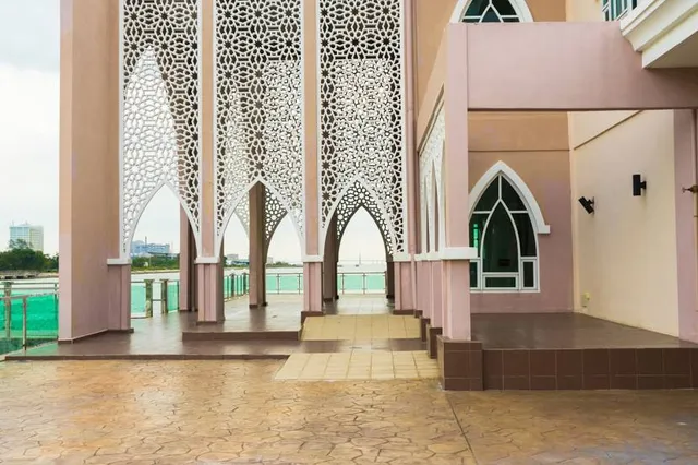 Masjid Tengku Tengah Zaharah (Masjid Terapung)