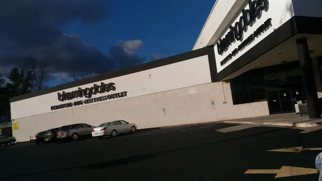 Bloomingdale's Outlet