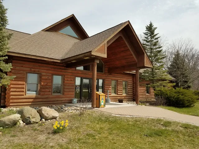 Burgess-Shadbush Nature Center