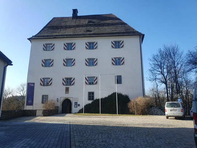 Museum Jagd Land Fluss und Galerie Wolfstein im Schloss Wolfstein