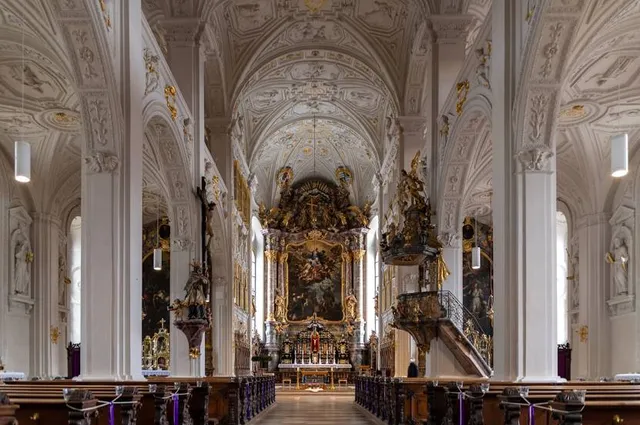 Hofkirche Zu Unserer Lieben Frau