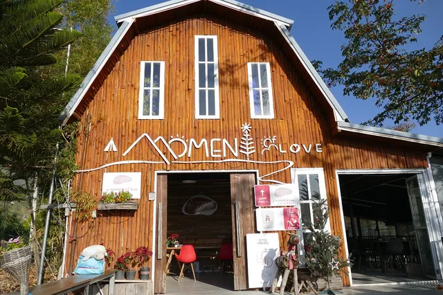 in The AIR •ice cream•food•cafe•gallery