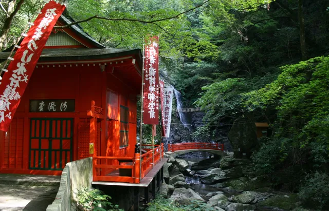 Shipporyuji Temple Hondō