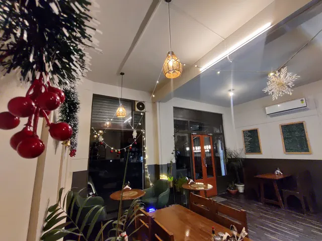 Nivi's Bake House - Patisserie and Cafe