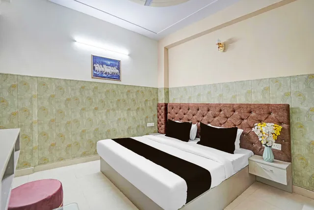 Hotel O Noida Electronic City Metro Station