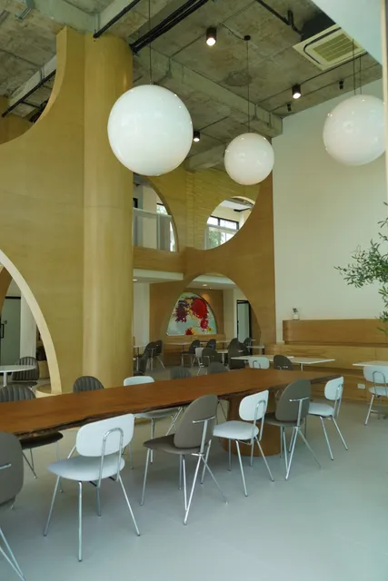 Bitter Kiss *Coffee and Brunch*