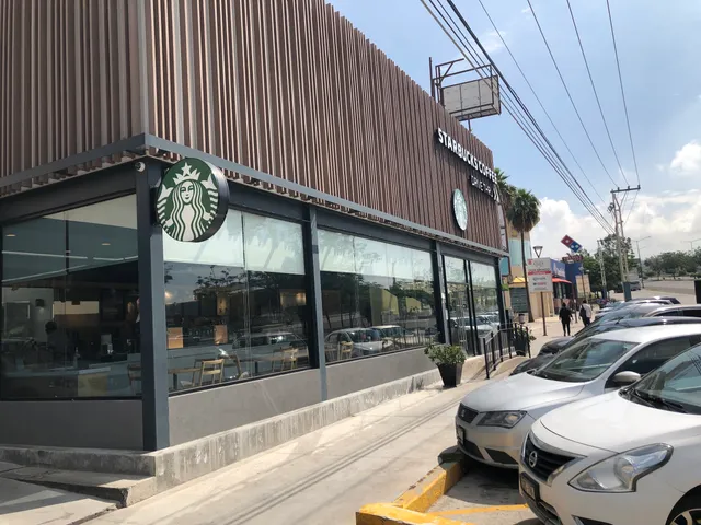 Starbucks Plaza Marina León DT