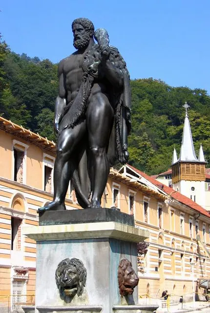 Hercules' statue